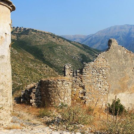 Mpolanos Guesthouse Himarë Exterior foto
